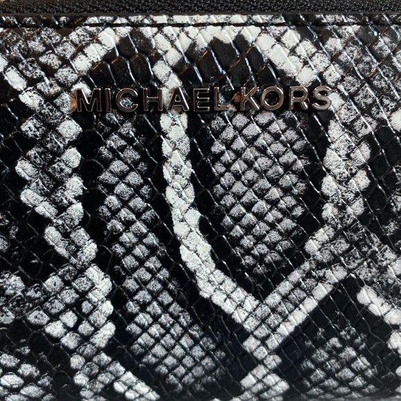 🖤🤍MICHAEL MICHAEL KORS🖤🤍Snakeskin Embossed Jet Set Sm Zip Around Card Case/NWOT - Picture 2 of 5
